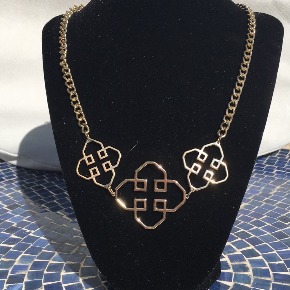 Gold statement piece necklace - Picture 3 of 6